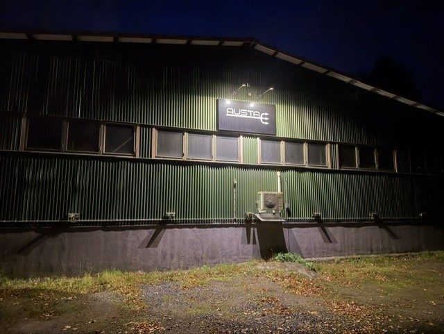Verkstaden i kvällsljus